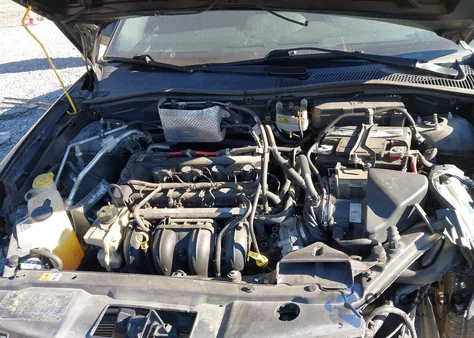 2010 Ford Focus Se z USA, uszkodzony, nr VIN 1FAHP3FN4AW175360